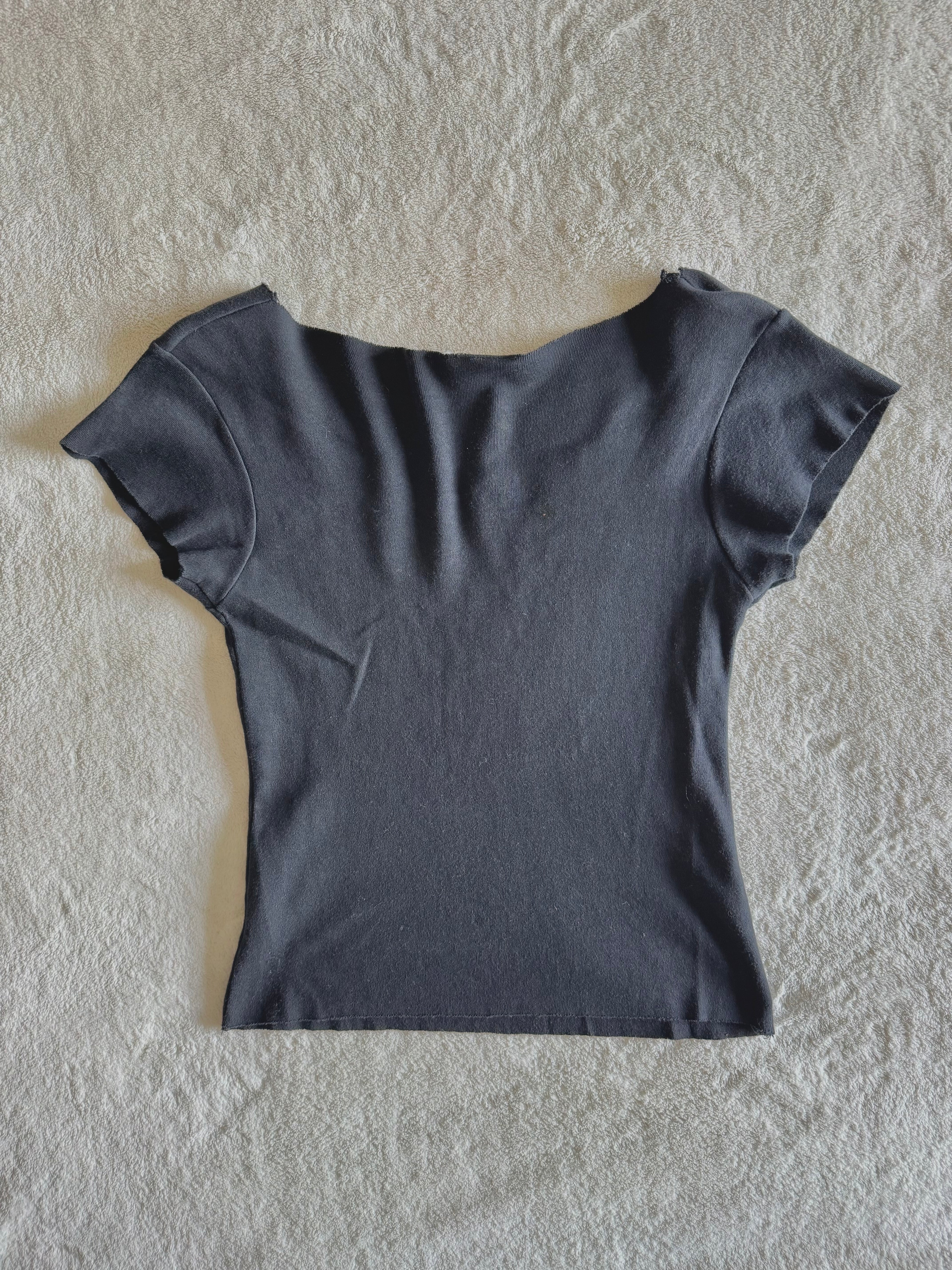 y2k vintage “men drive women crazy” graphic cropped and fitted vneck shirt