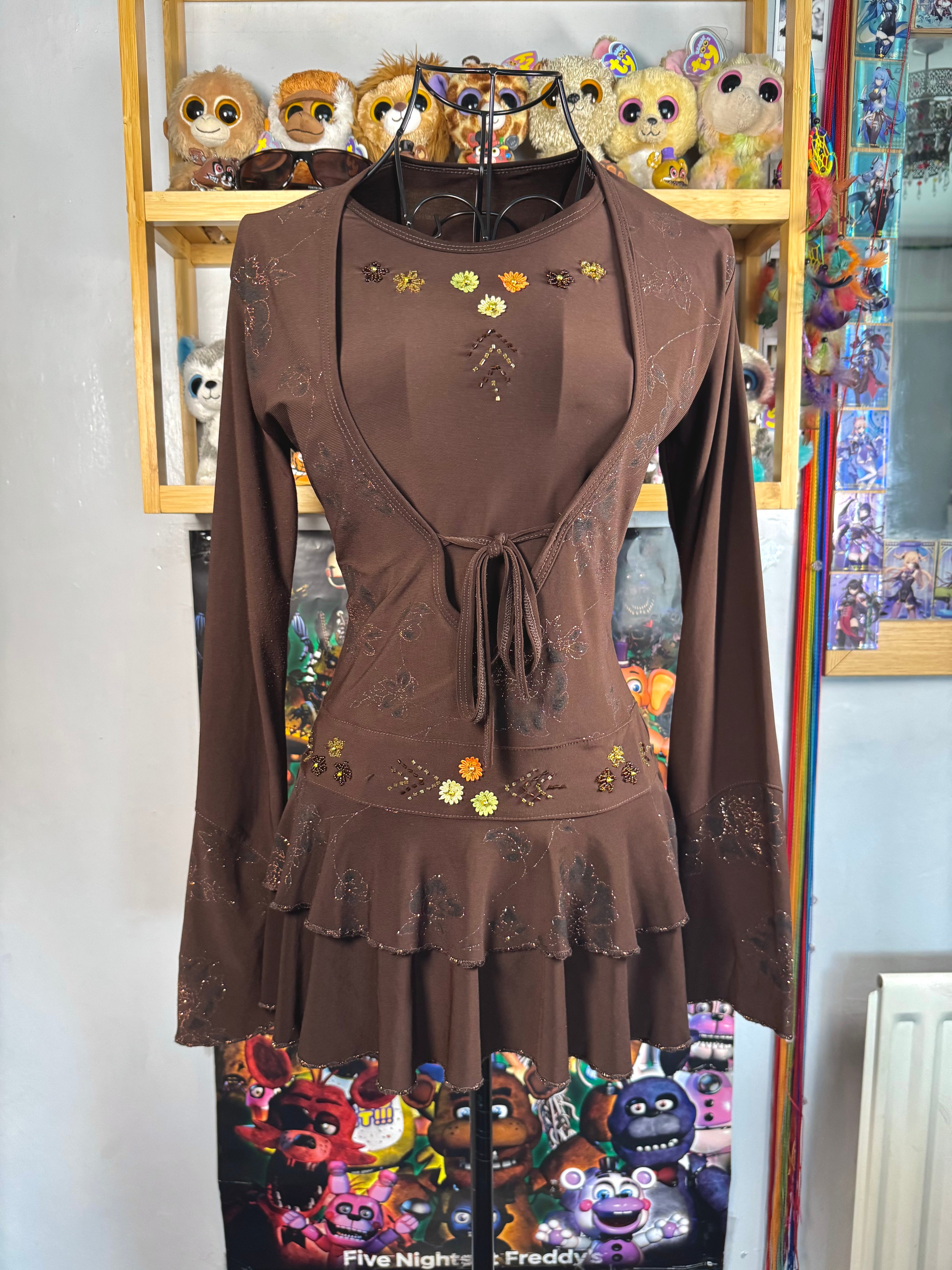 y2k vintage style brown fitted long sleeved floral layered top with ruffle tiered bottom fairycore